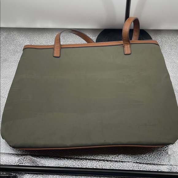 2.8.26 Tommy Hilfiger Quilted Green Tote with Brown Trim - Picture 13 of 13